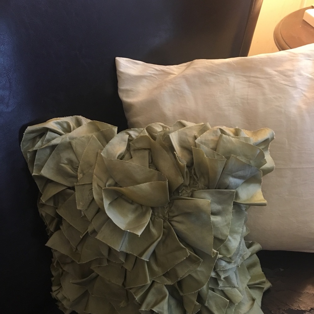 Green Silk Pillow w Frills